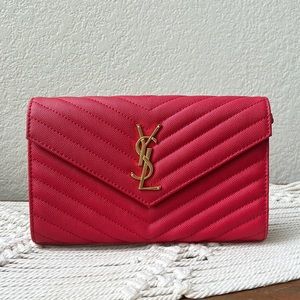 Red clutch